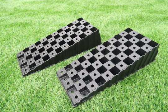 Milenco MGI Wedge Levels – Pair of Wheel Levelling Ramps – Wide-Base, High-Grip - Milenco caravan and motorhome levelling ramps engineered for accurate pitch and roll adjustment on a wide range of surfaces - My Milenco