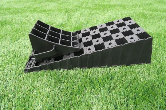Milenco MGI Wedge Levels with Chock – Pair of Wheel Levelling Ramps with Matching Chocks - Milenco caravan and motorhome levelling ramps engineered for accurate pitch and roll adjustment on a wide range of surfaces - My Milenco