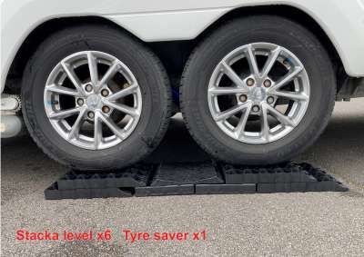 Milenco Stacka Levels with Tyre Saver Top – Interlocking Caravan & Motorhome Levelling Blocks (1500kg per Wheel)