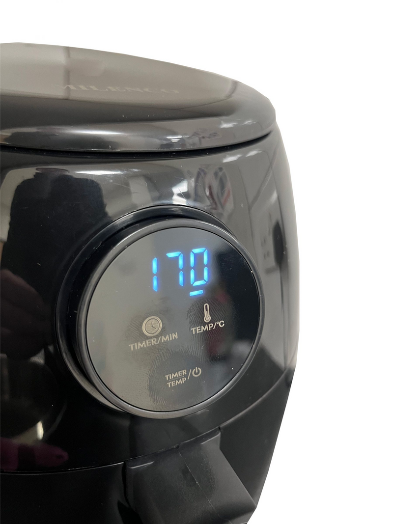 Close-up of Swiss Luxx air fryer's temperature and timer dial set to 170°C