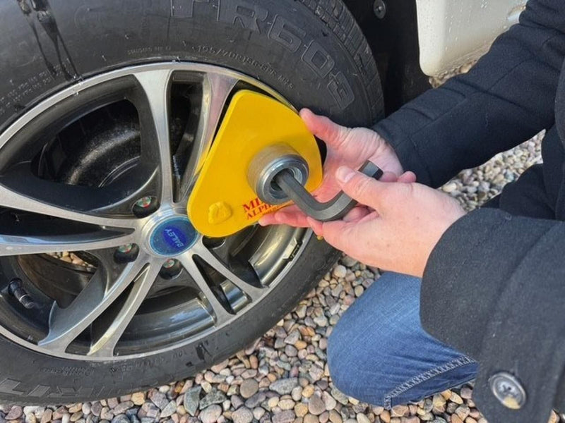 Milenco Alpha Diamond Wheel Lock 7757 – Yellow – Caravan Security Clamp