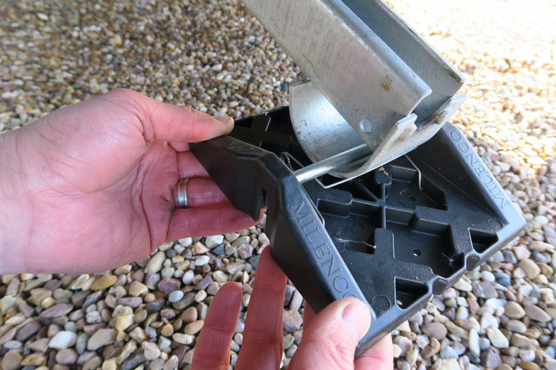 Milenco Stacka Corner Foot (Single) – Clip & Lock, Spring-Loaded Corner Steady Foot for Uneven Ground