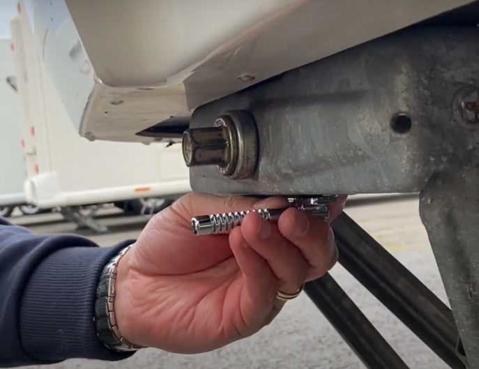 Milenco Adjustable Corner Steady Locks – Pair | Open-Type Caravan/Trailer Leg Locks (Central Shaft Lock, 2 Keys) – 3094