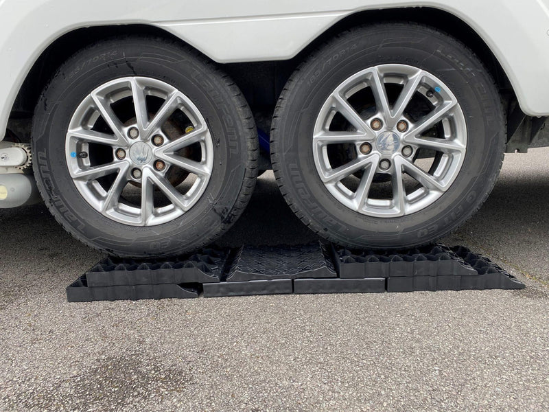 Milenco Stacka Levels with Tyre Saver Top – Interlocking Caravan & Motorhome Levelling Blocks (1500kg per Wheel)