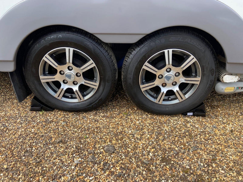 Milenco MGI Wedge Level Chock – Extra Wide Caravan & Motorhome Wheel Chock with Side Handle